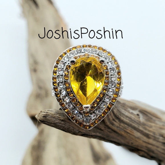 Silver pear shaped canary yellow citrine ring - Picture 3 of 10